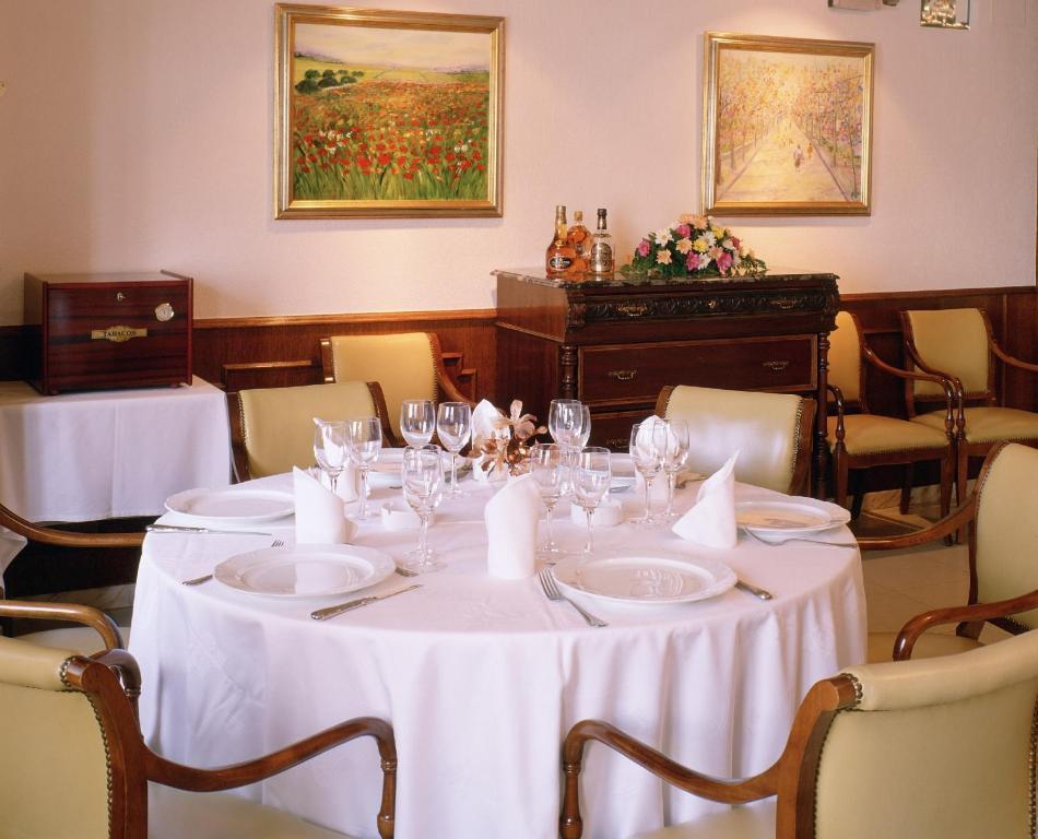 恰内酒店 La Puebla De Alfinden 外观 照片