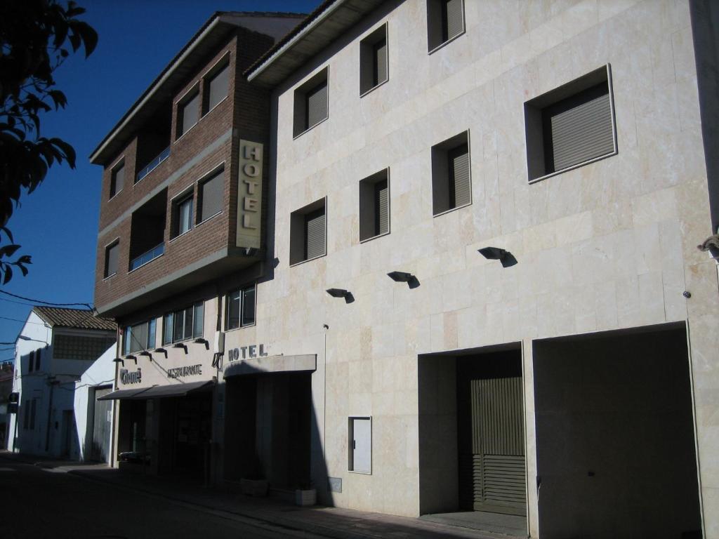 恰内酒店 La Puebla De Alfinden 外观 照片